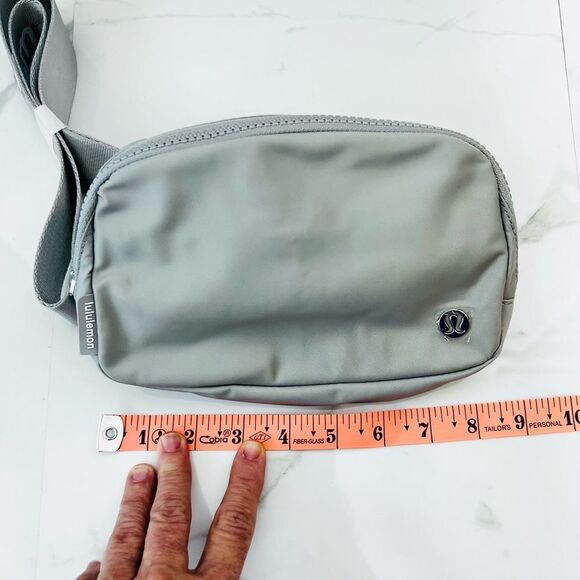 Lululemon Silver Drop Gray Everywhere Belt Bag NWT - Picture 12 of 13